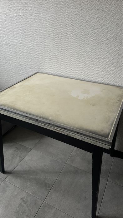 продам стіл кухоний