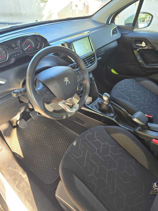 Peugeot 2008 PureTech Signature