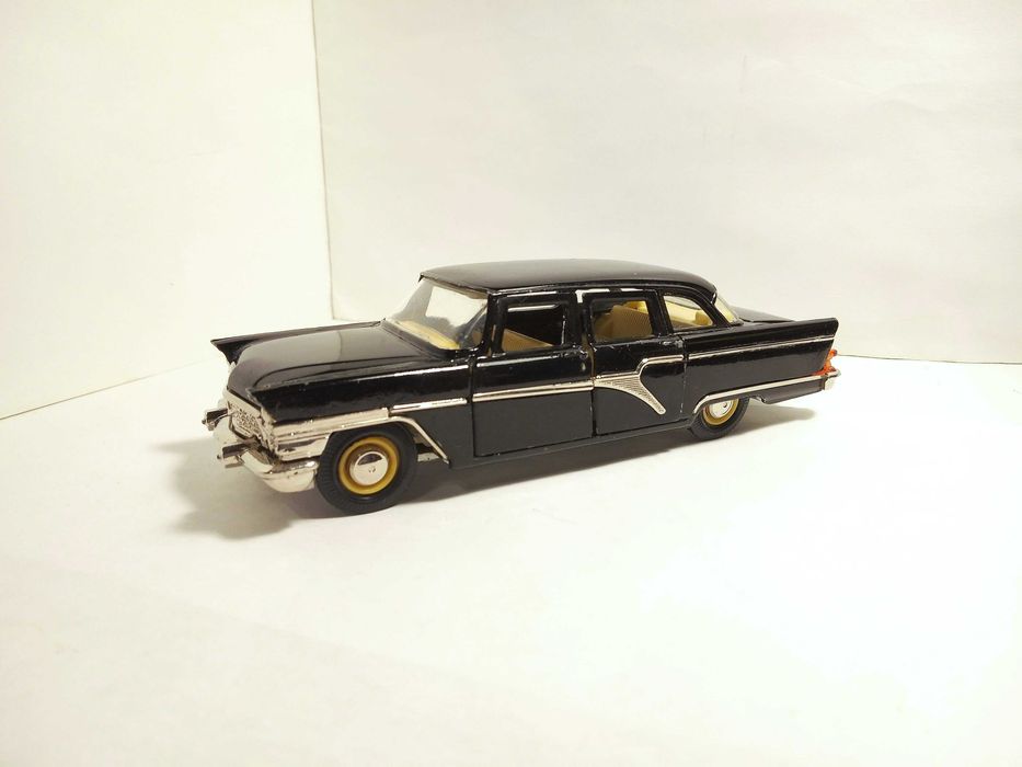 Модель автомобілю Чайка ГАЗ-13 А15. Зроблено в СРСР. Масштаб 1:43.