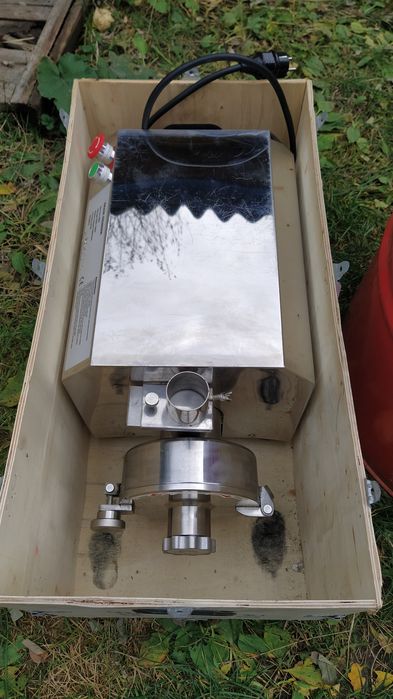 Млин DEZOPT HK-830 (3 кВт, 200 кг/годину)