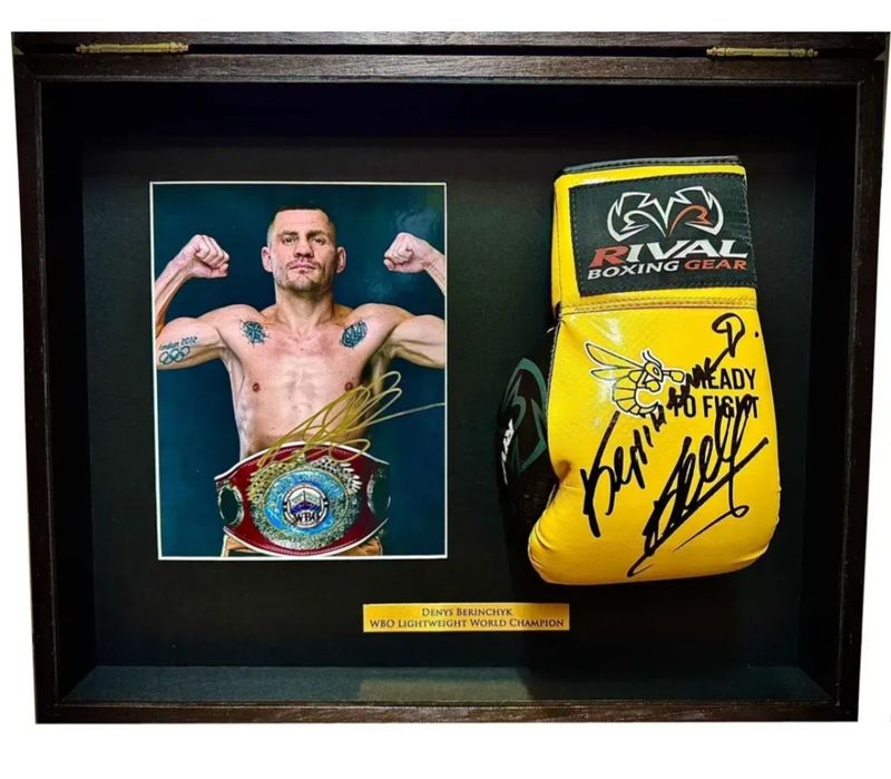 Колекційна фотокартка та рукавиця з автографом Берінчика (Беринчик)