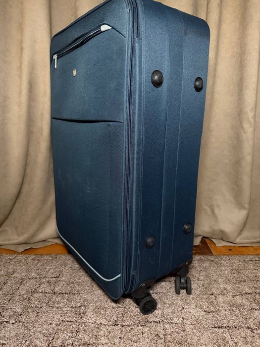 Продам валізу на колесах