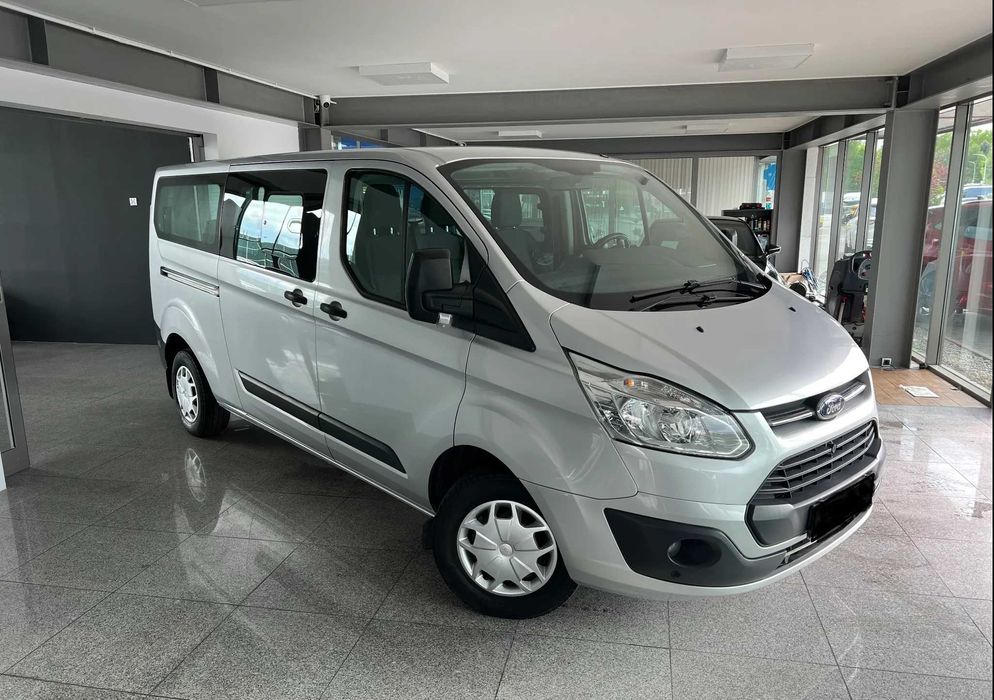 Wynajem busa 9 osobowego, wyjazdy krajowe i zagraniczne + BOX dachowy