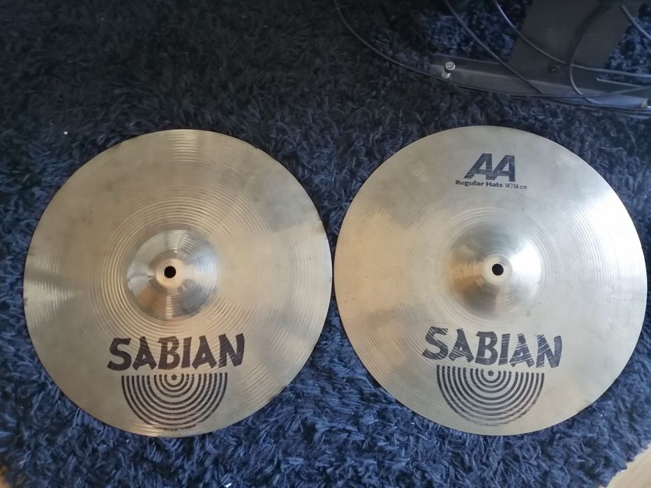 Pratos Sabian AA Regular Hats de 14''