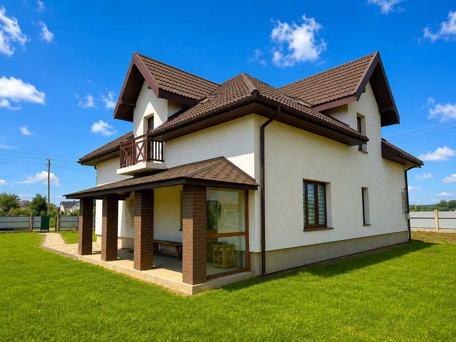 Сучасний будинок 237 м² з ремонтом та ділянкою 17,5 соток