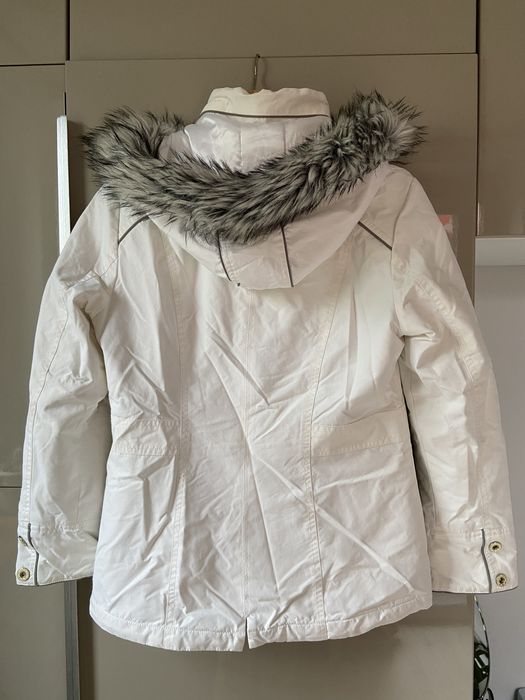 Zimowa kurtka z odpinanym kapturem