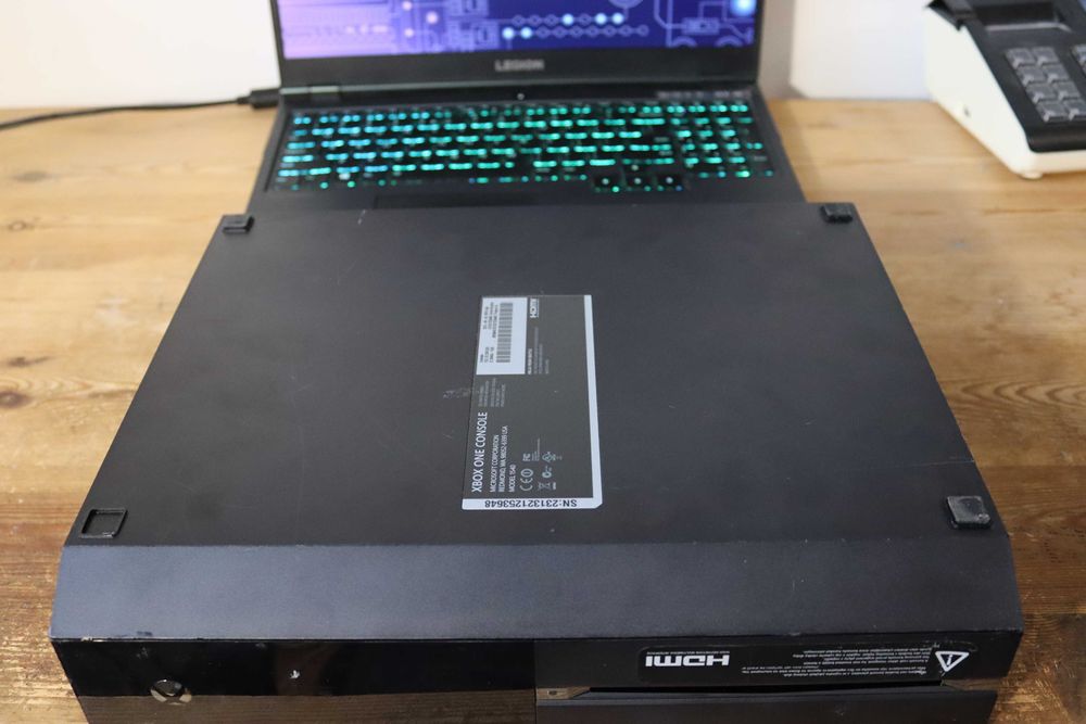 Konsola Xbox One czarny (4526)