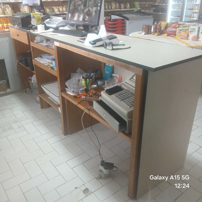 Balcão de atendimento / Balcão de caixa comercial.