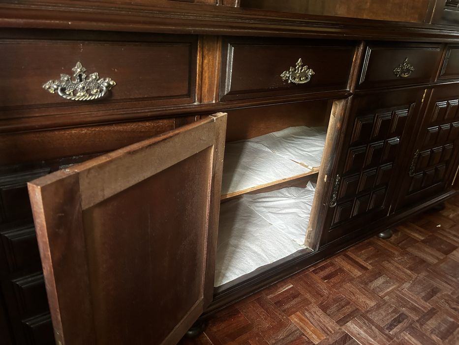 Louceiro antigo de boa madeira