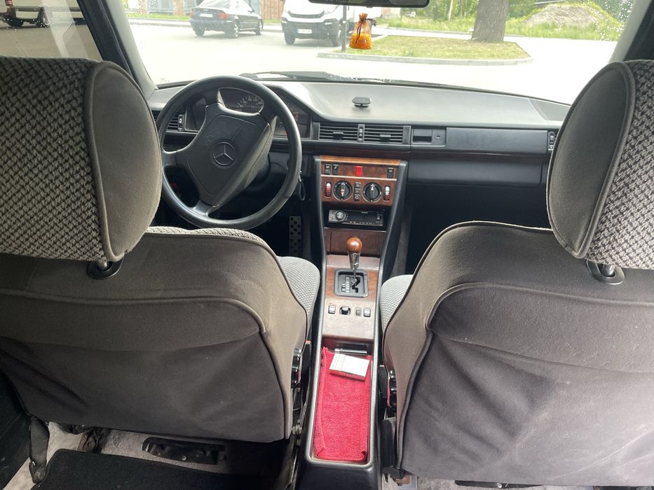 Мерседес 124 E220