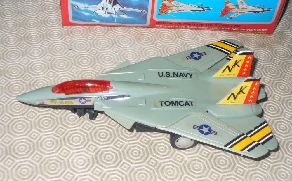 Tomcat (Grumman F14A) - avião funciona a pilhas