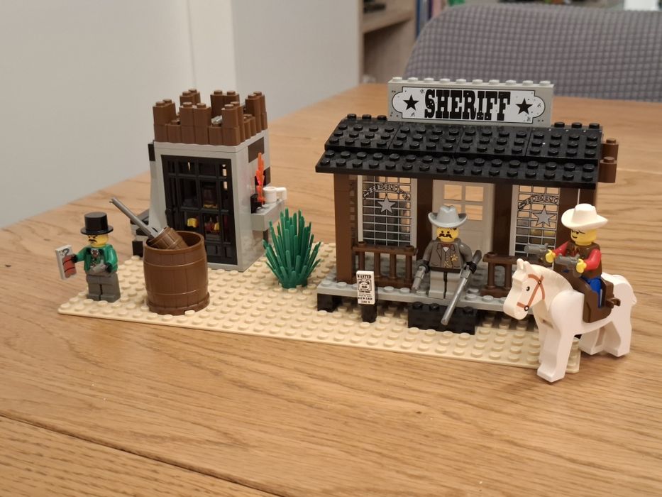 LEGO Western 6755 – Sheriff’s Lock-Up (1996)