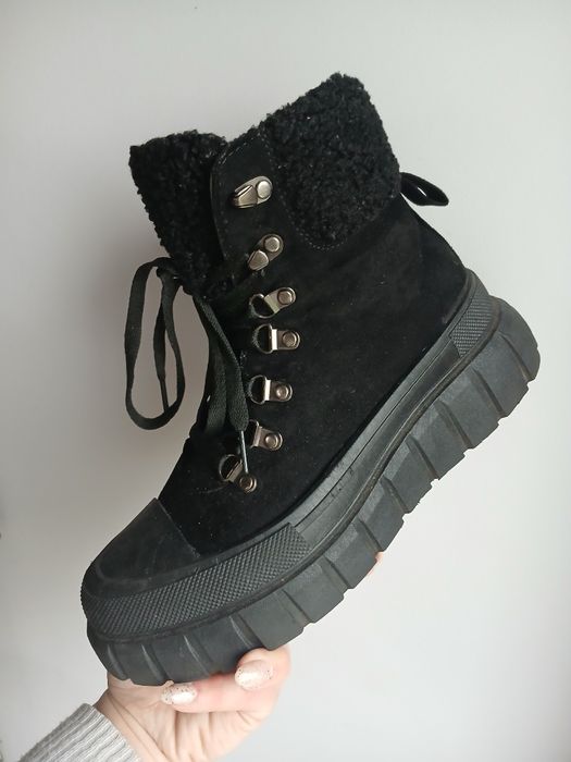 Czarne sznurowane sneakersy 38