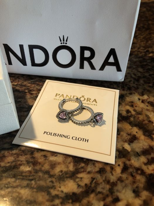 Brincos pandora em forma de argola com coracao