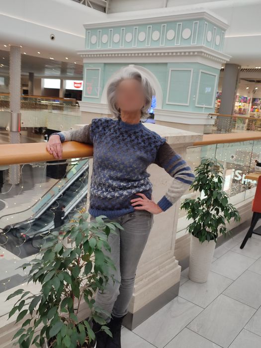 Жіночій в'язаний светр, ручна робота