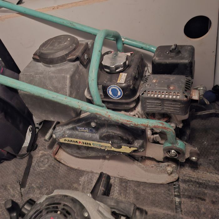 Placa vibratória compactadora AMMANN