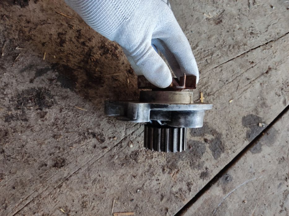 Помпа на Вольво 2.5