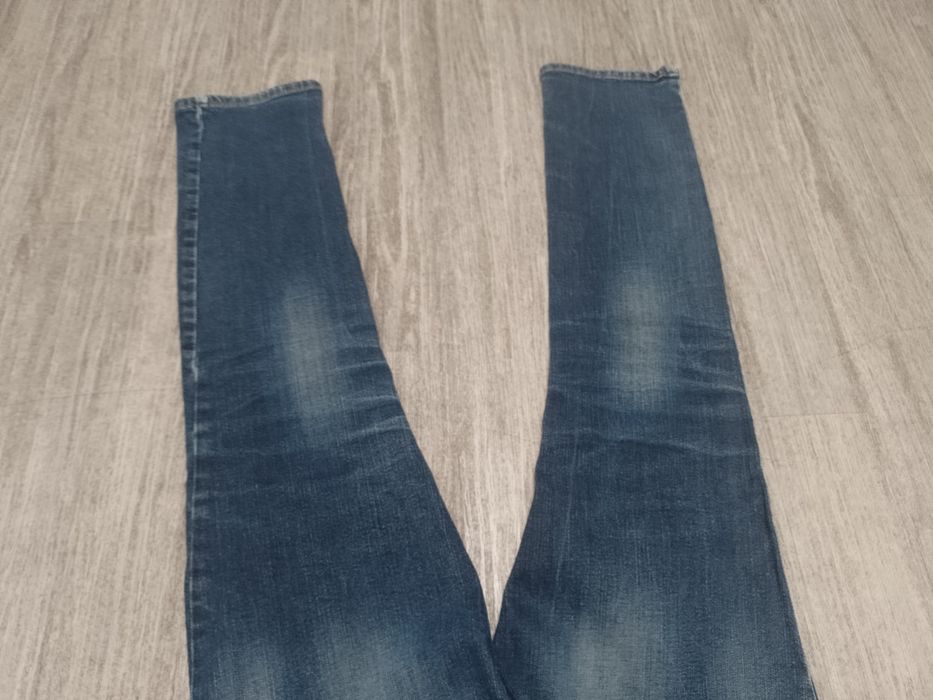 Sprzedam damskie spodnie jeansowe rozmiar M.