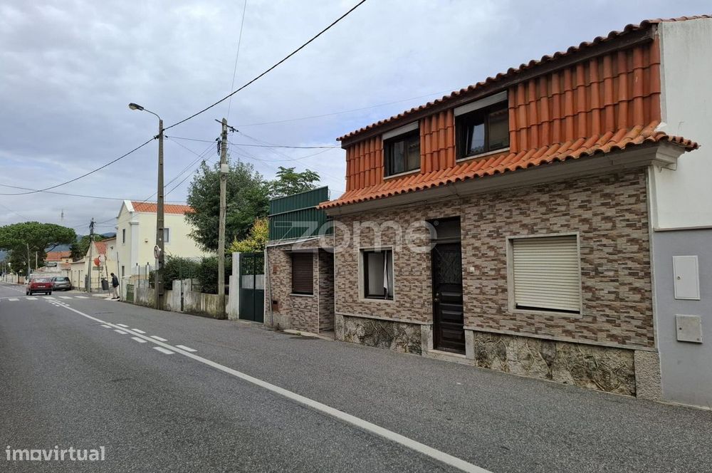 Moradia no Centro de Alcabideche – Grande Potencial de Renovação!