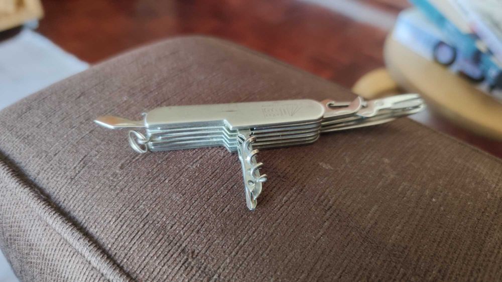 Canivete suíco multifunções