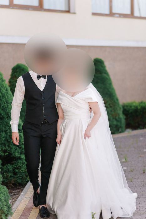 Весільне плаття . Розмір М-L. Стан ідеальний.