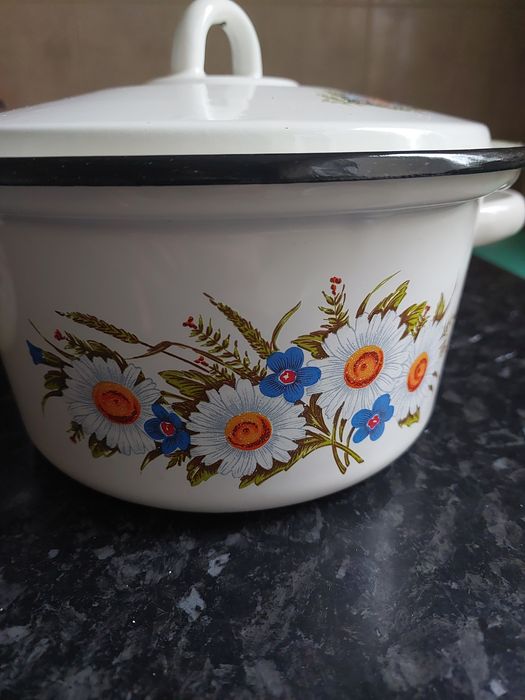 Кастрюли эмалированные и дуршлаг новые