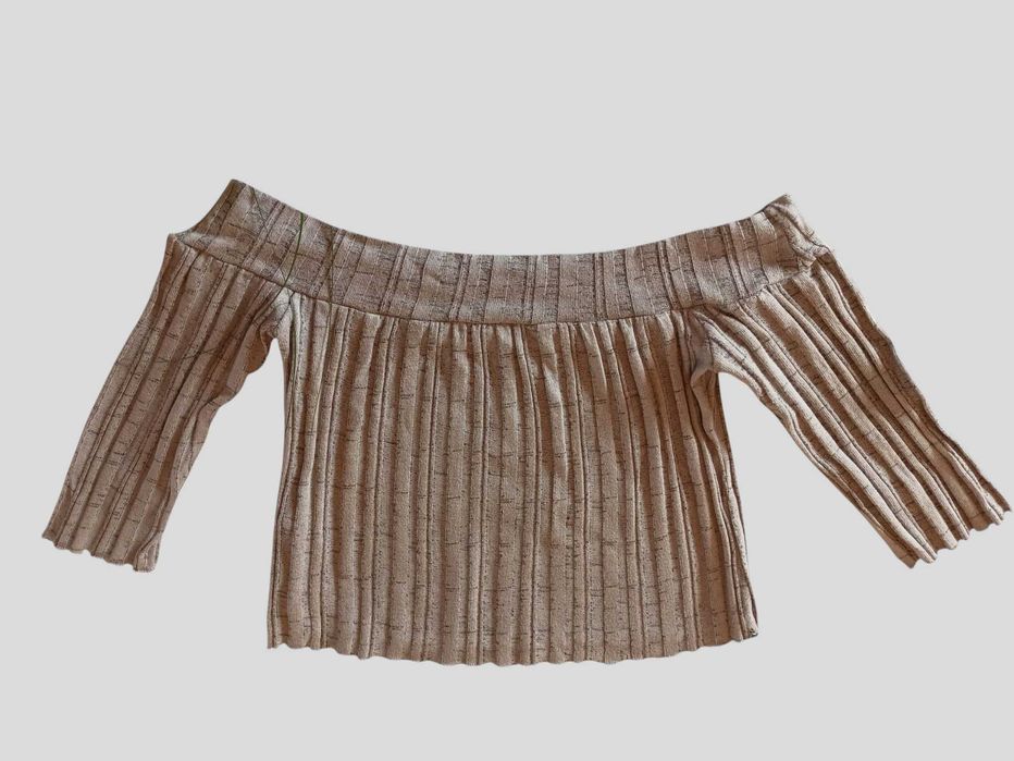 Top z odsłoniętymi ramionami