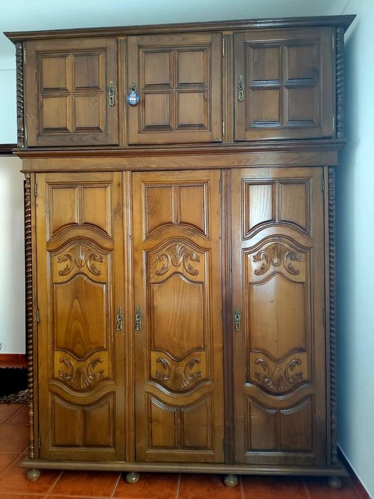 Vendo mobília de quarto completa.