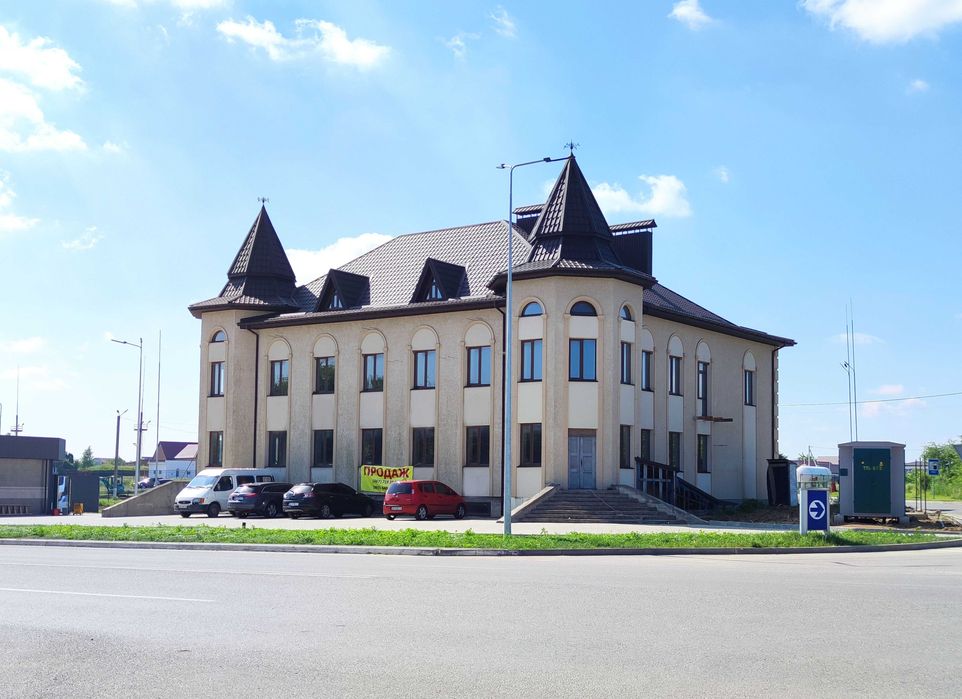 Продаж фасадної будівлі 1200 м² на міжнародній трасі, Вінницька обл.