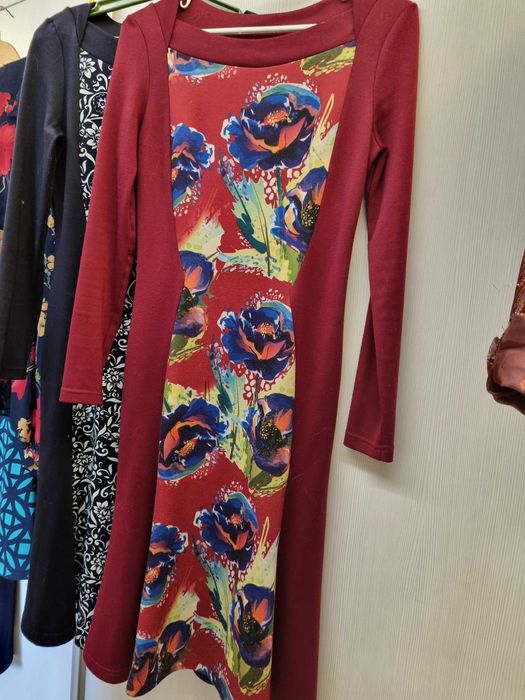 Набір жіночої одежі на розмір S (плаття, блузи) - 7 штук