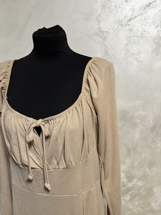 Elegancka beżowa sukienka  4XL