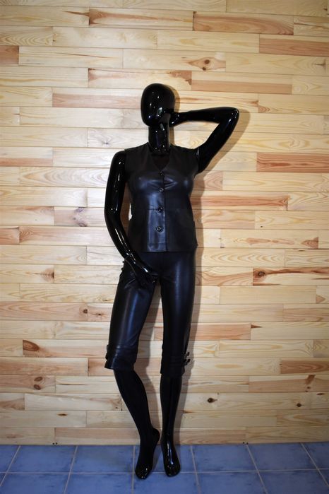 Жилет из натуральной кожи.