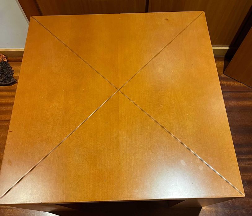 Mesa de canto em madeira maciça 70x70