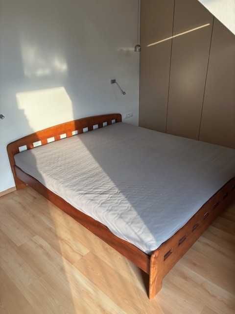 Łóżko 180cm/200cm z materacem - bardzo dobry stan