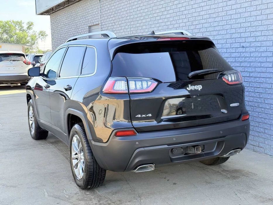 Jeep Cherokee      2021