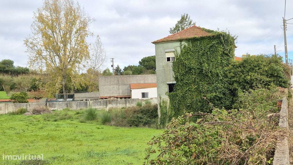 Casa em lote urbano mais 02 rústicos urbanizáveis com área total de...