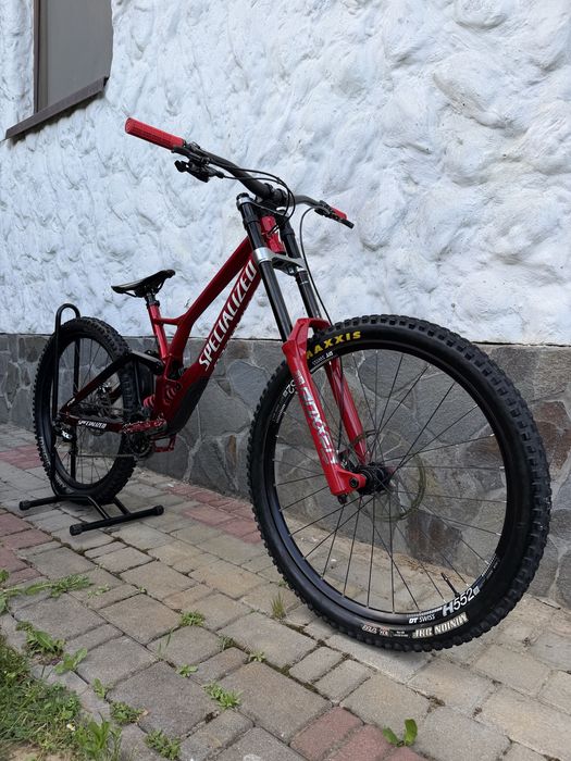 Specialized Demo Race M5 FSR Mullet Trek Session Yt Tues Scott Gambler Canyon Cender Commencal Suprume Santa Cruz v10 Pivot Mondraker Summum Carbon