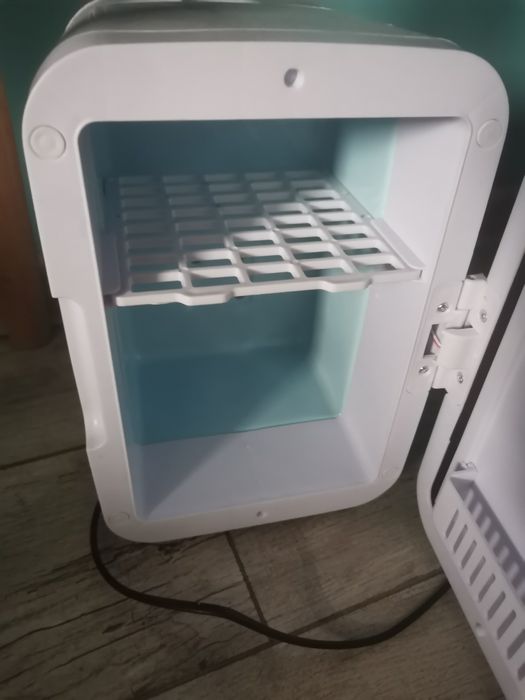 Lodówka mini do kosmetyków biała