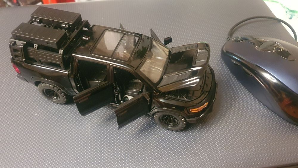 Машинки металлическая Doodge Ram модель 1:32