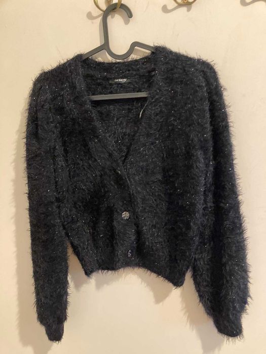 sweter włochaty cekiny