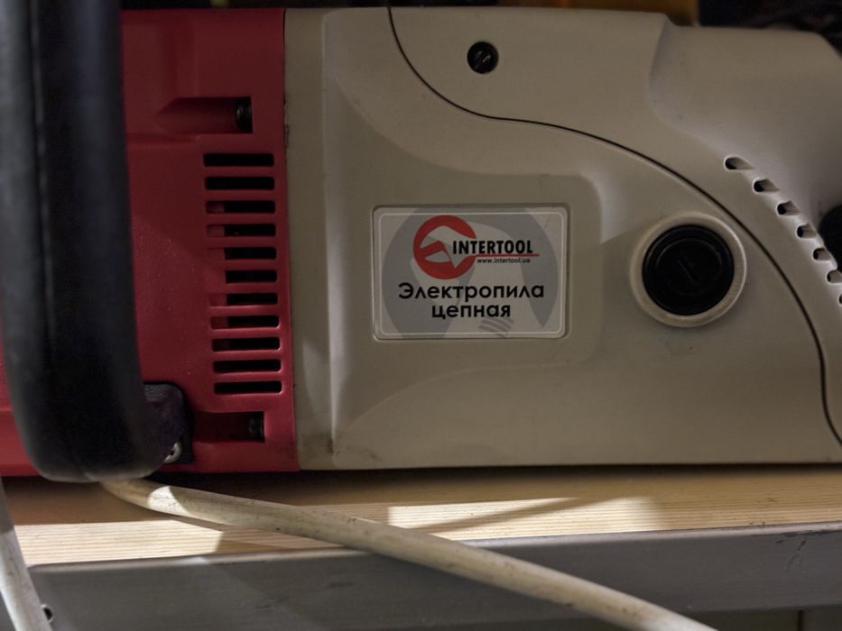 Цепна єлектропилка у доброму стані