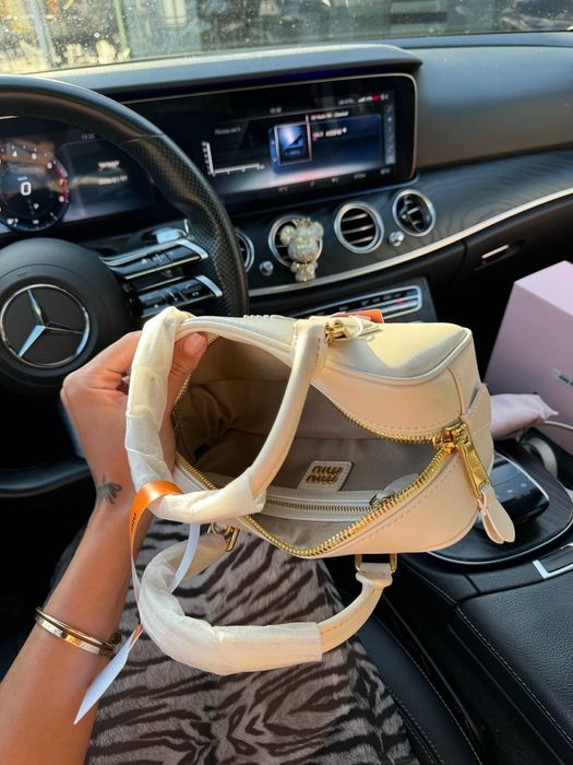 МІУ-МІУ! Miu Miu Arcadie Beige leather bag / Жіночі біла сумочка