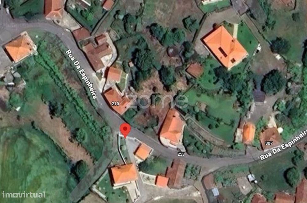 Moradia para Requalificação com Terreno em Paredes de Coura
