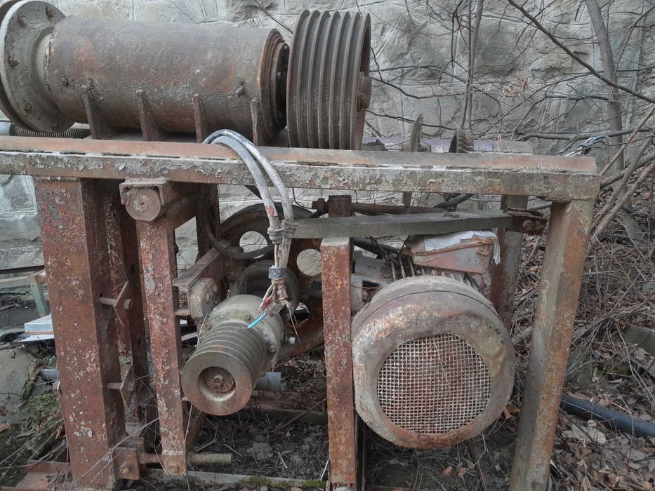 Duży silnik elektryczny trójfazowy 30kw, 985 obr. 1977 rok.