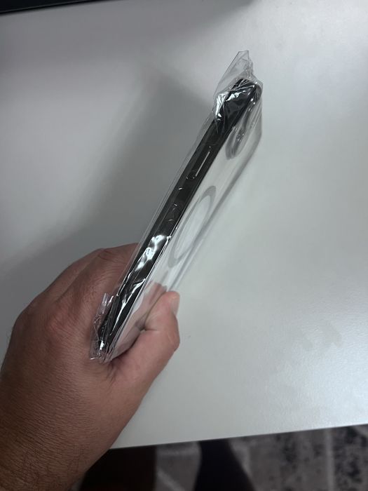 Продам магнітний чехол Iphone13