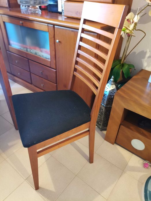 Mesa de sala com 6 cadeira pinho maciço cor mel
