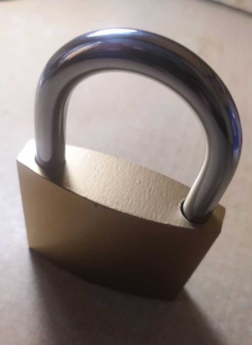 Продам или поменяю хороший импортный замок HARDENED с каленой дужкой