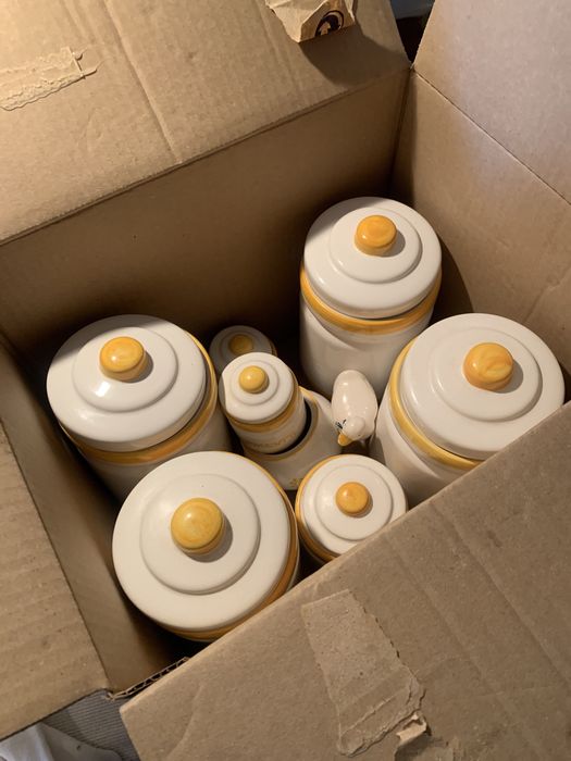 Conj 11 peças. 4 potes , 2 travessas, jarra pequena, jarra grande em vidro trabalhado, patinho loiça