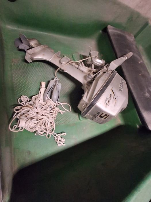 Łódka plastikowa z silnikiem Honda