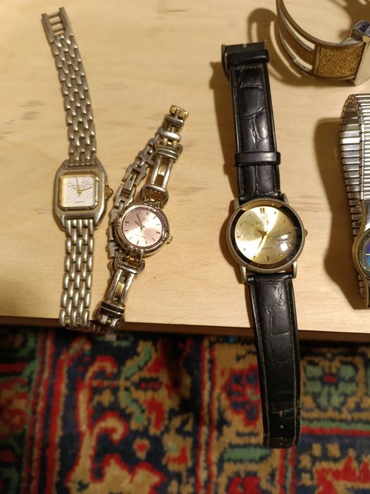 Часы женские б у.